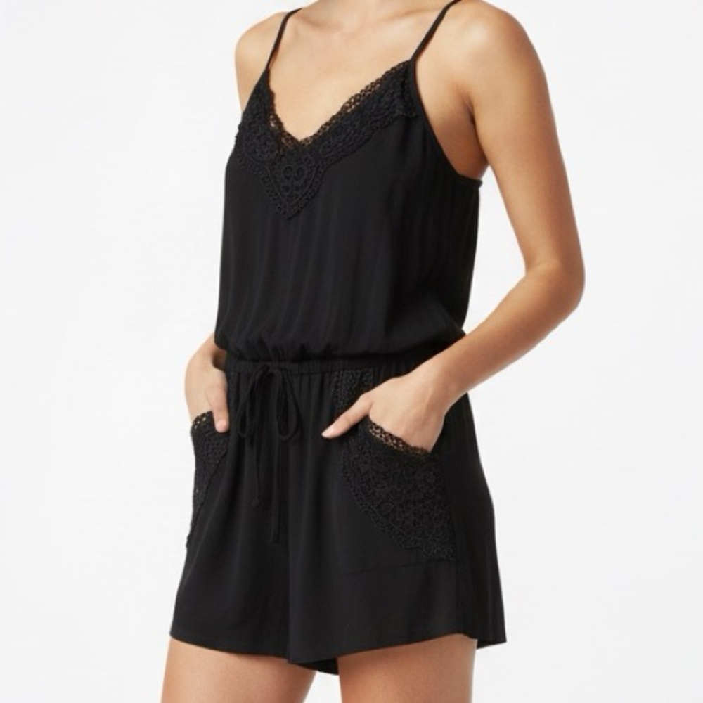 FOREVER 21 Women’s Casual Flowy Romper with Pockets and Macrame Accents